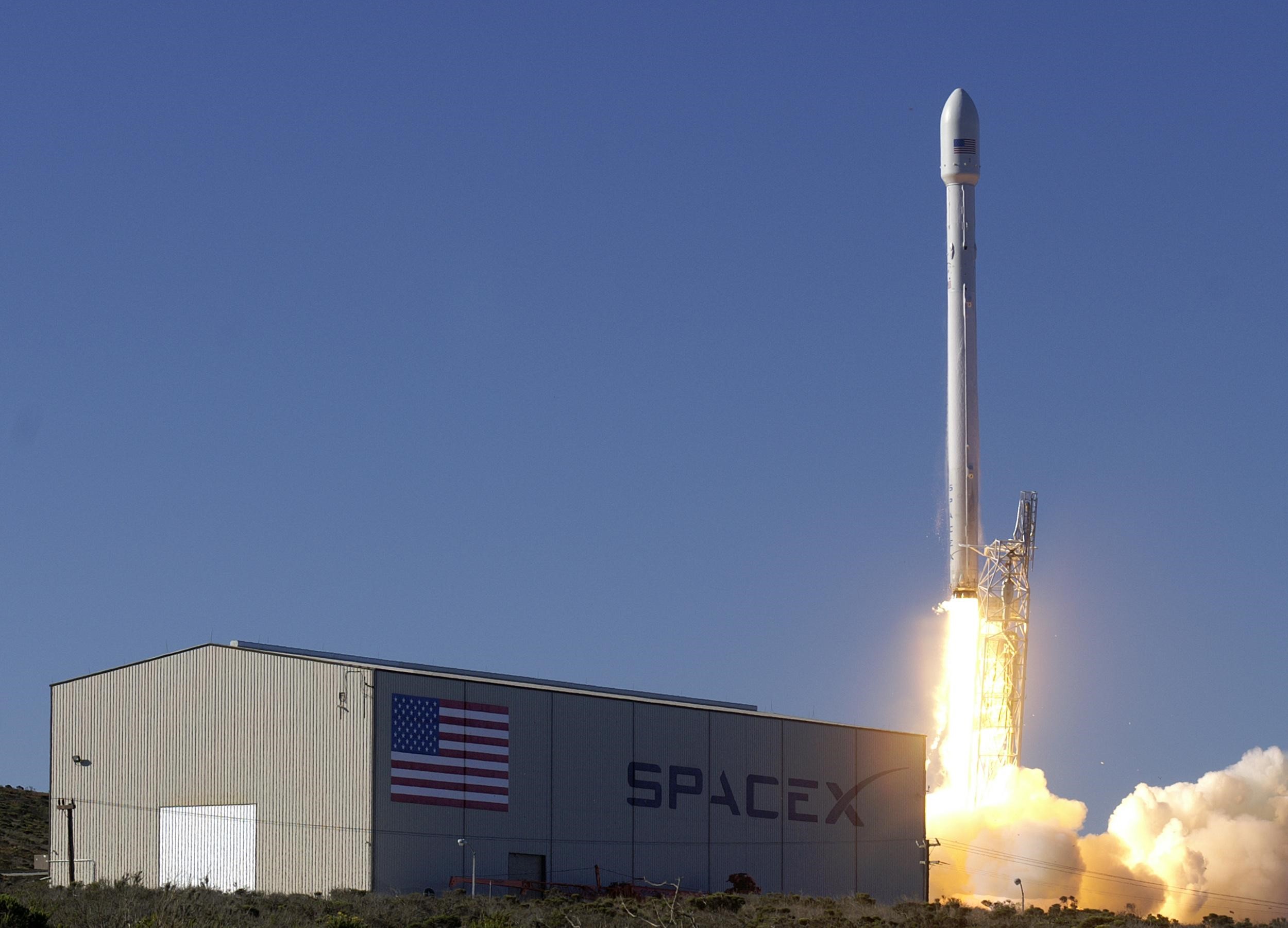 Запуск spacex. Falcon 9. Ракетоноситель Falcon 9. Фалькон ракета-носитель. Ракета SPACEX.